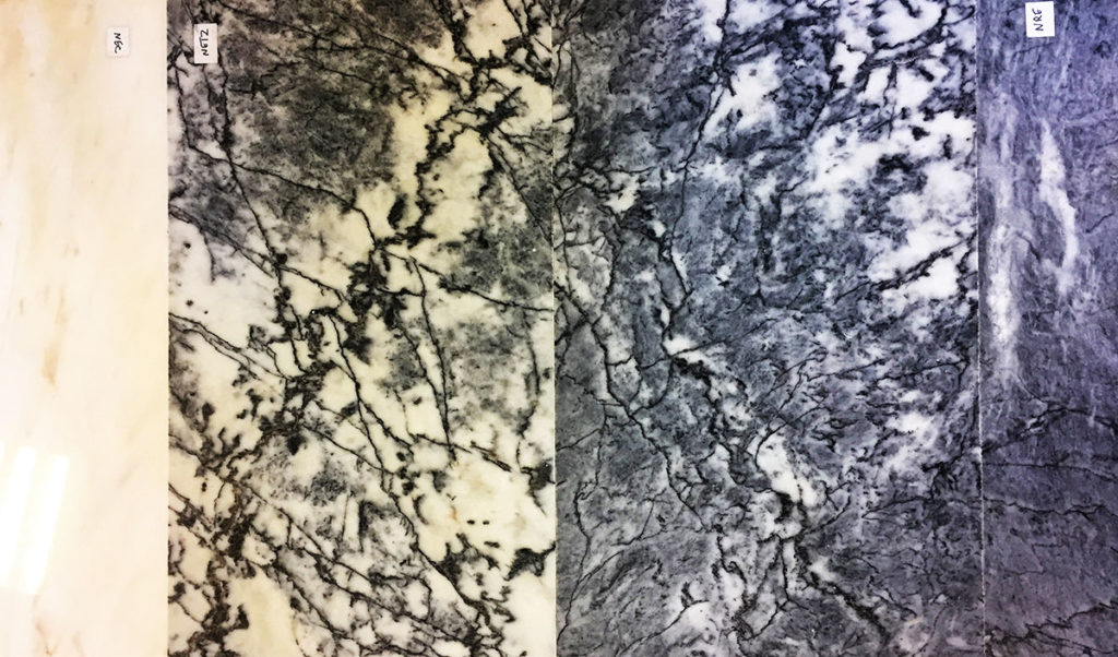 &Eacute;chantillons de marbre blanc et gris vein&eacute;.